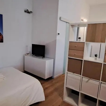 Apartamento Piazza La Veneta New Very Close To The Center And Hsorsola *